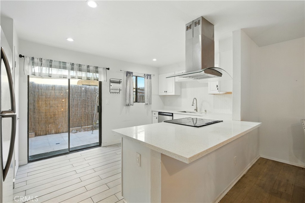 Van Nuys, California, 91405, United States, 3 Bedrooms Bedrooms, ,2 BathroomsBathrooms,Residential,For Sale,1979582