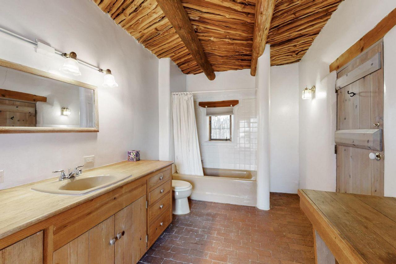 Espanola, New Mexico, 87532, United States, 5 Bedrooms Bedrooms, ,3 BathroomsBathrooms,Residential,For Sale,1762184