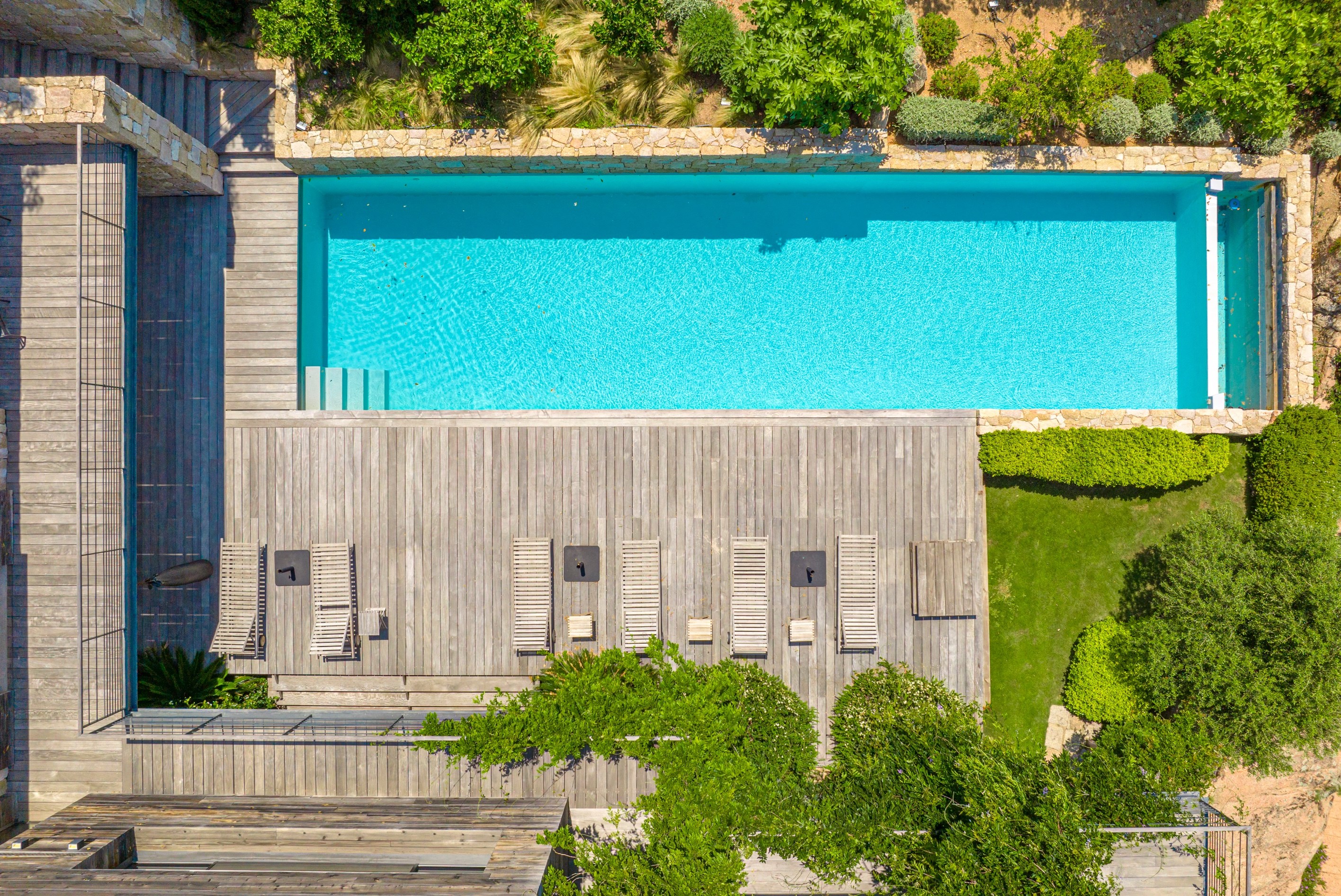  ARCHITECT-DESIGNED VILLA - PRIVATE WXATERFRONT ESTATE OF CALA D