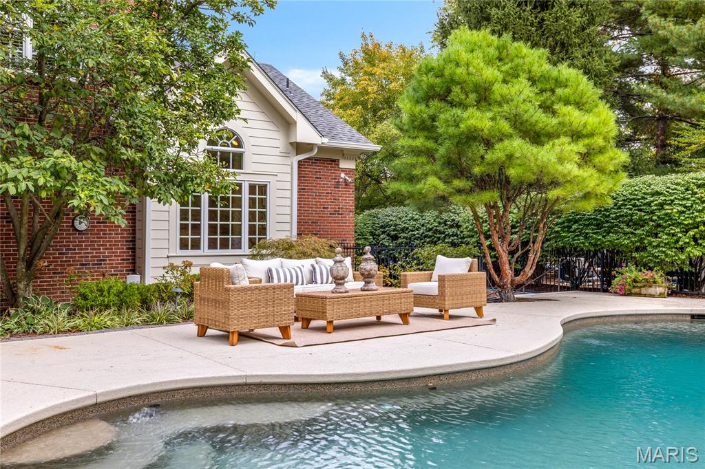 Town and Country, Missouri, 63141, United States, 5 Bedrooms Bedrooms, ,7 BathroomsBathrooms,Residential,For Sale,1966685