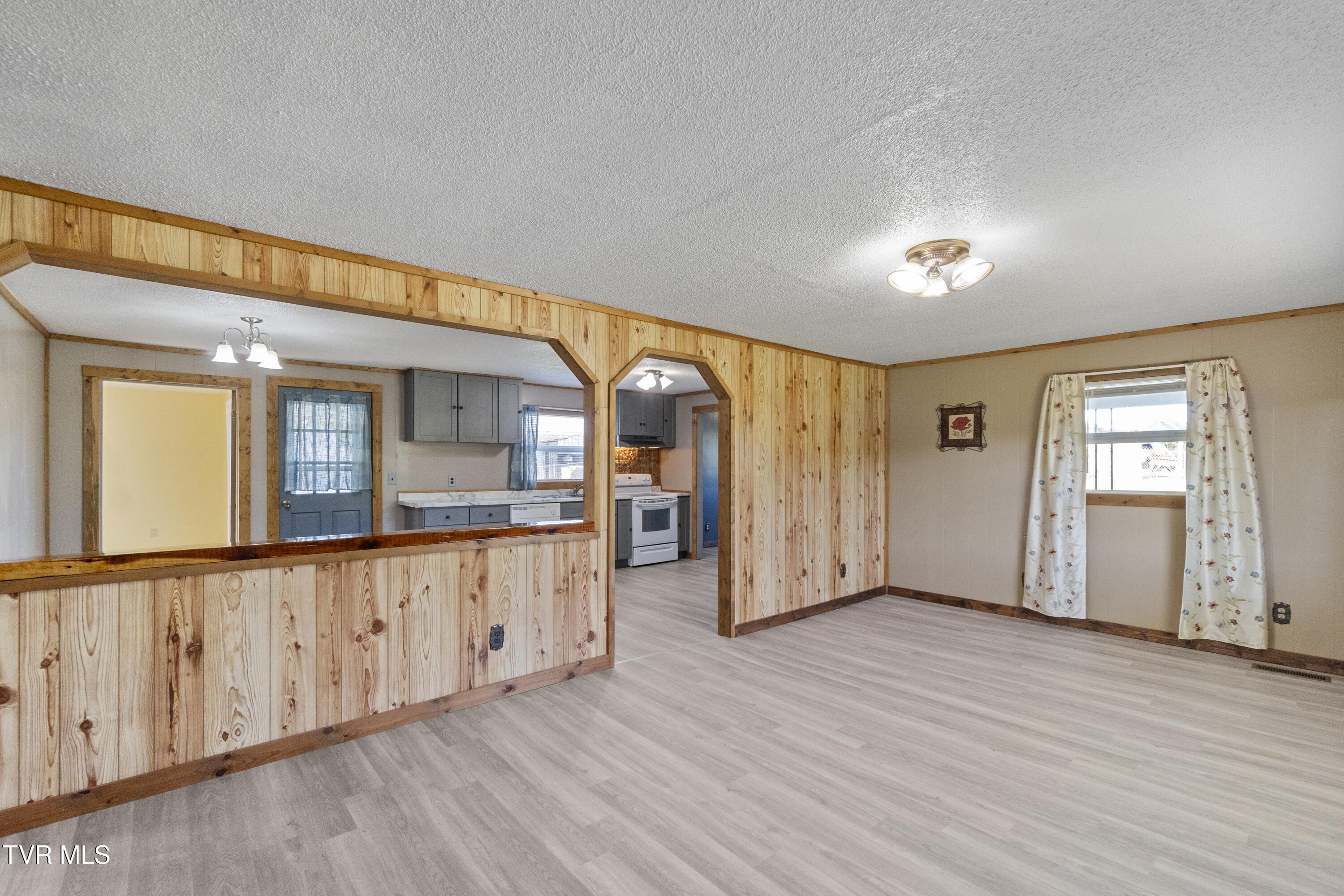 Greeneville, Tennessee, 37743, United States, 3 Bedrooms Bedrooms, ,2 BathroomsBathrooms,Residential,For Sale,1982221