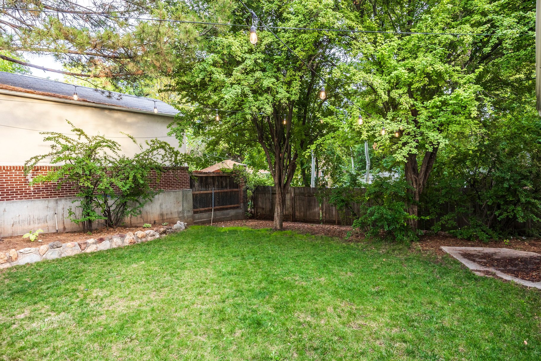  Remodeled Rambler with Outside Basement Entrance - 物件實景