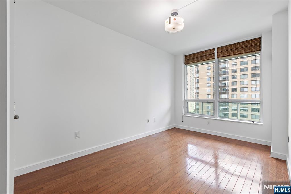 Jersey City, New Jersey, 07310, United States, 2 Bedrooms Bedrooms, ,2 BathroomsBathrooms,Residential,For Sale,1868291