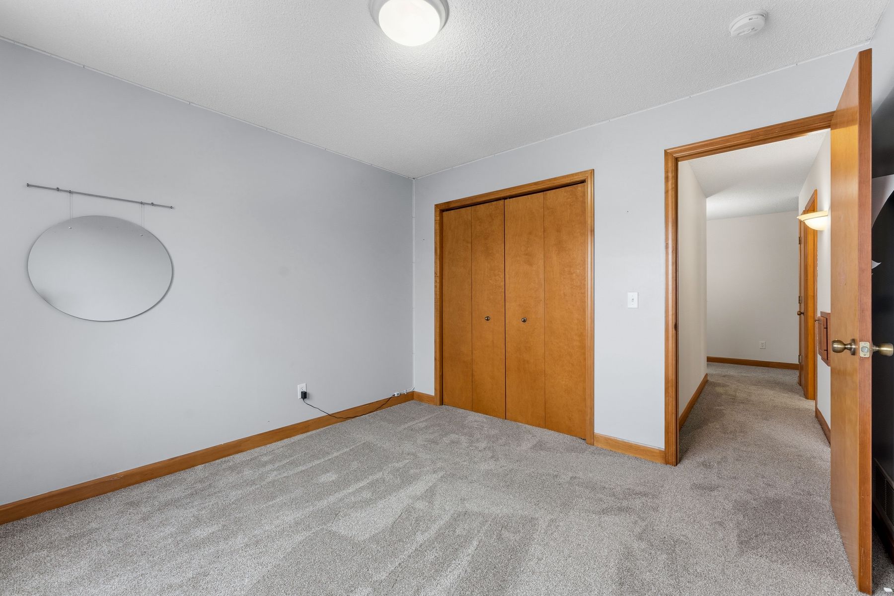  Updated Modified Two-Story on a Spacious Corner Lot - 物件實景