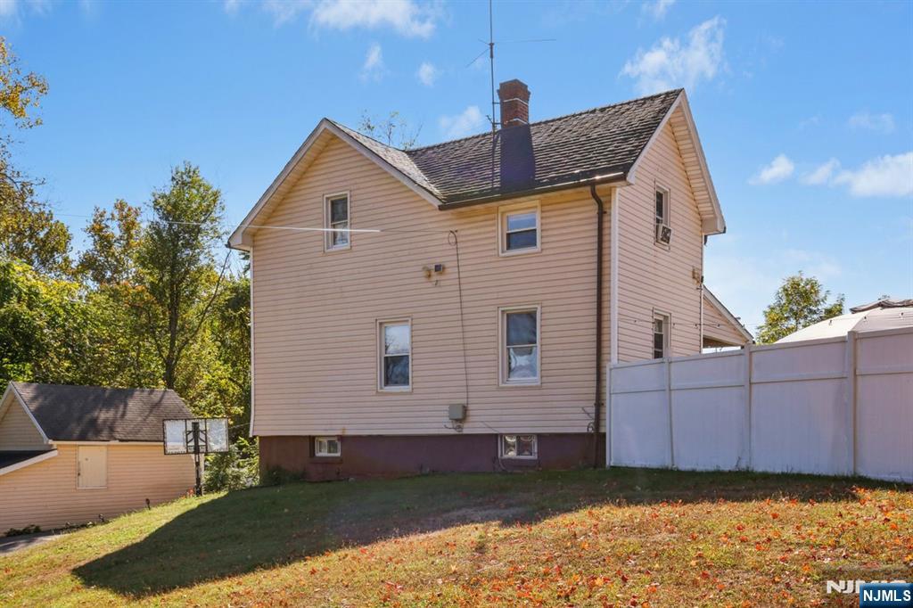 Ridgewood, New Jersey, 07450, United States, 3 Bedrooms Bedrooms, ,2 BathroomsBathrooms,Residential,For Sale,1988211