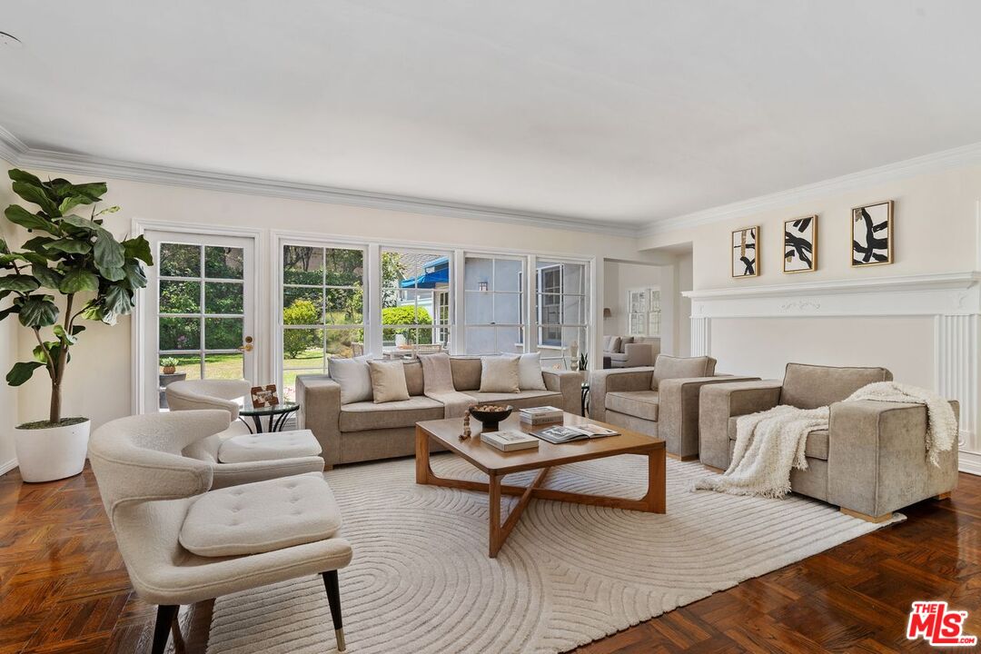 Los Angeles, California, 90049, United States, 3 Bedrooms Bedrooms, ,3 BathroomsBathrooms,Residential,For Sale,1902649