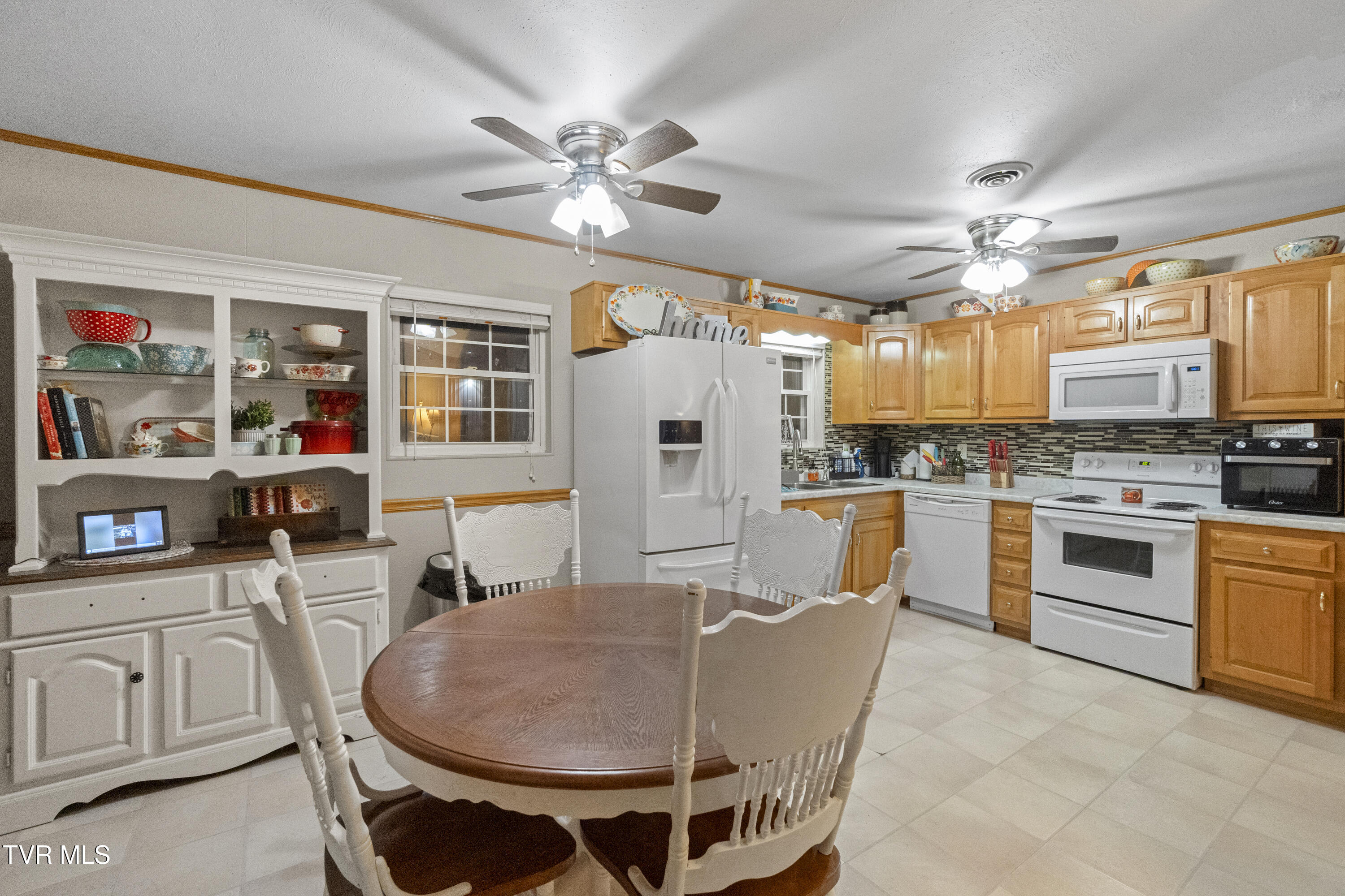 Greeneville, Tennessee, 37743, United States, 3 Bedrooms Bedrooms, ,2 BathroomsBathrooms,Residential,For Sale,1990242