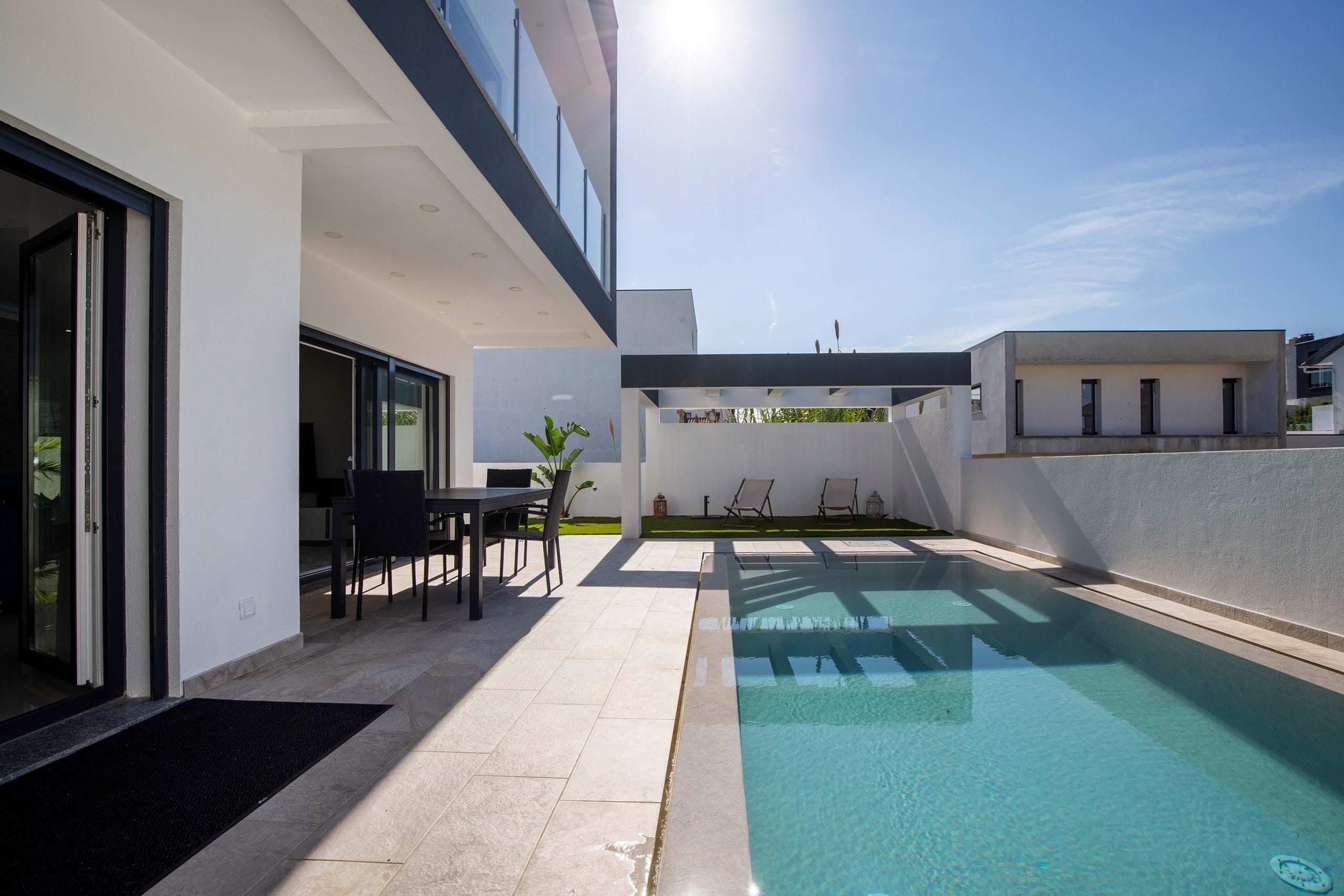 Almada, Setúbal, 2820-638, PT, 4 Bedrooms Bedrooms, ,2 BathroomsBathrooms,Residential,For Sale,1699362