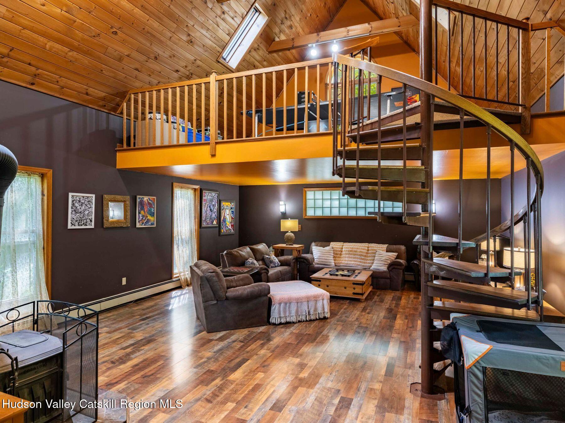 New Paltz, New York, 12561, United States, 4 Bedrooms Bedrooms, ,3 BathroomsBathrooms,Residential,For Sale,1849625