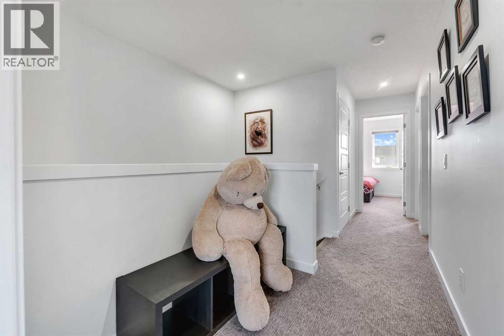 CALGARY, Alberta, T2X 4R1, CA, 3 Bedrooms Bedrooms, ,2 BathroomsBathrooms,Residential,For Sale,1949182