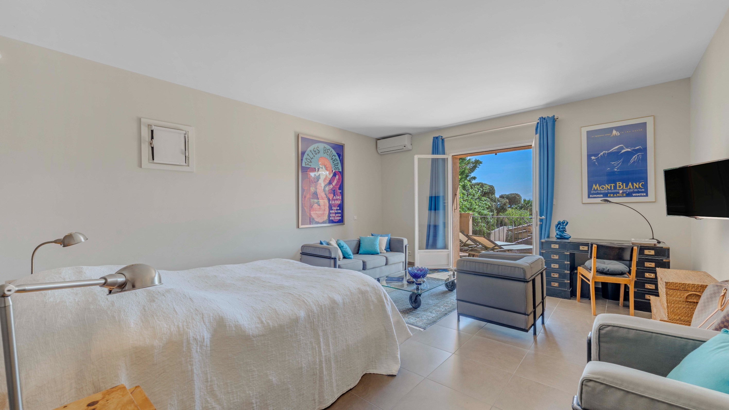  Highly sought-after private estate: contemporary villa close to the Beauvallon … - 物件實景