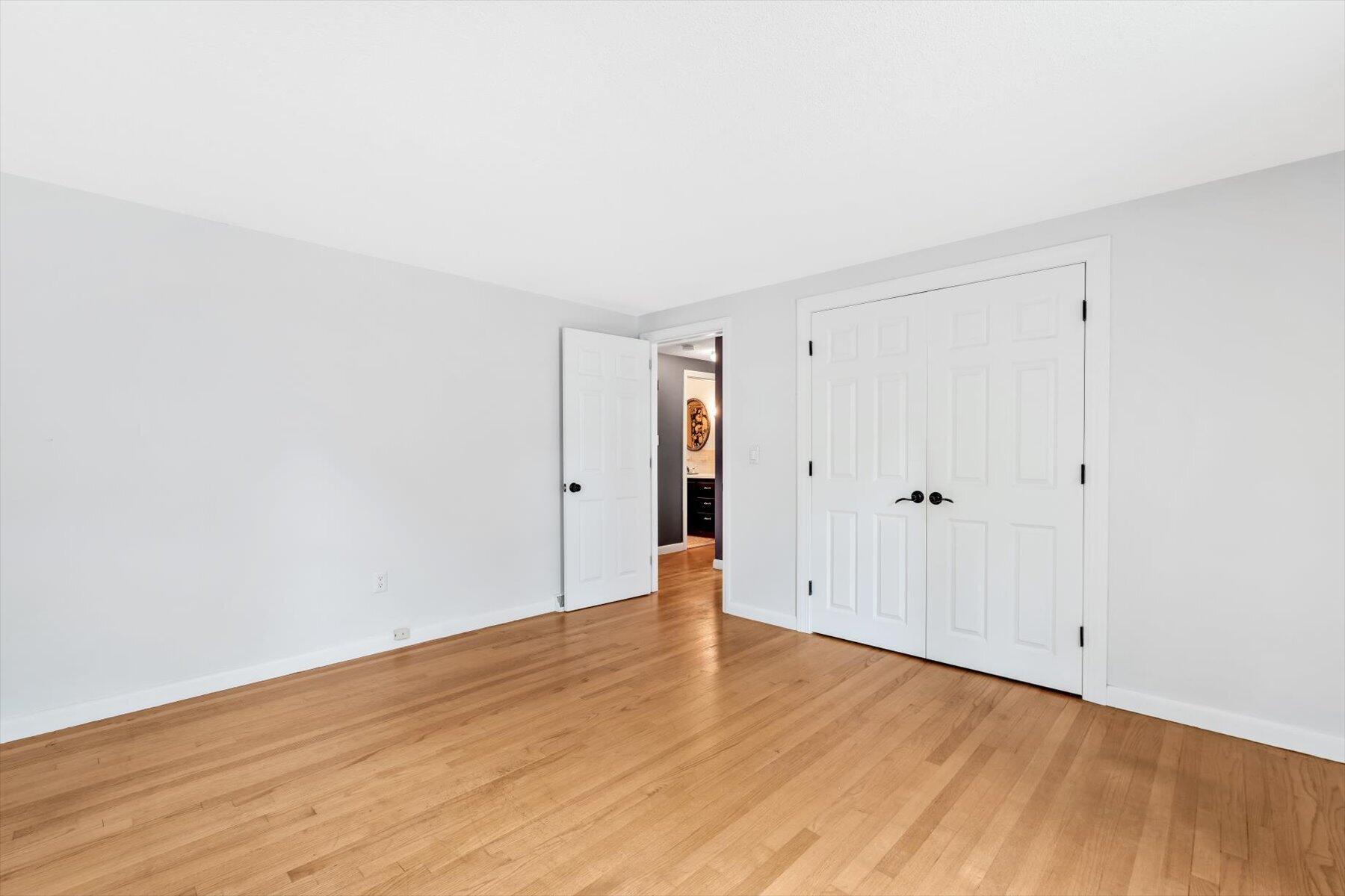  844 W Yarmouth Road - 物件實景
