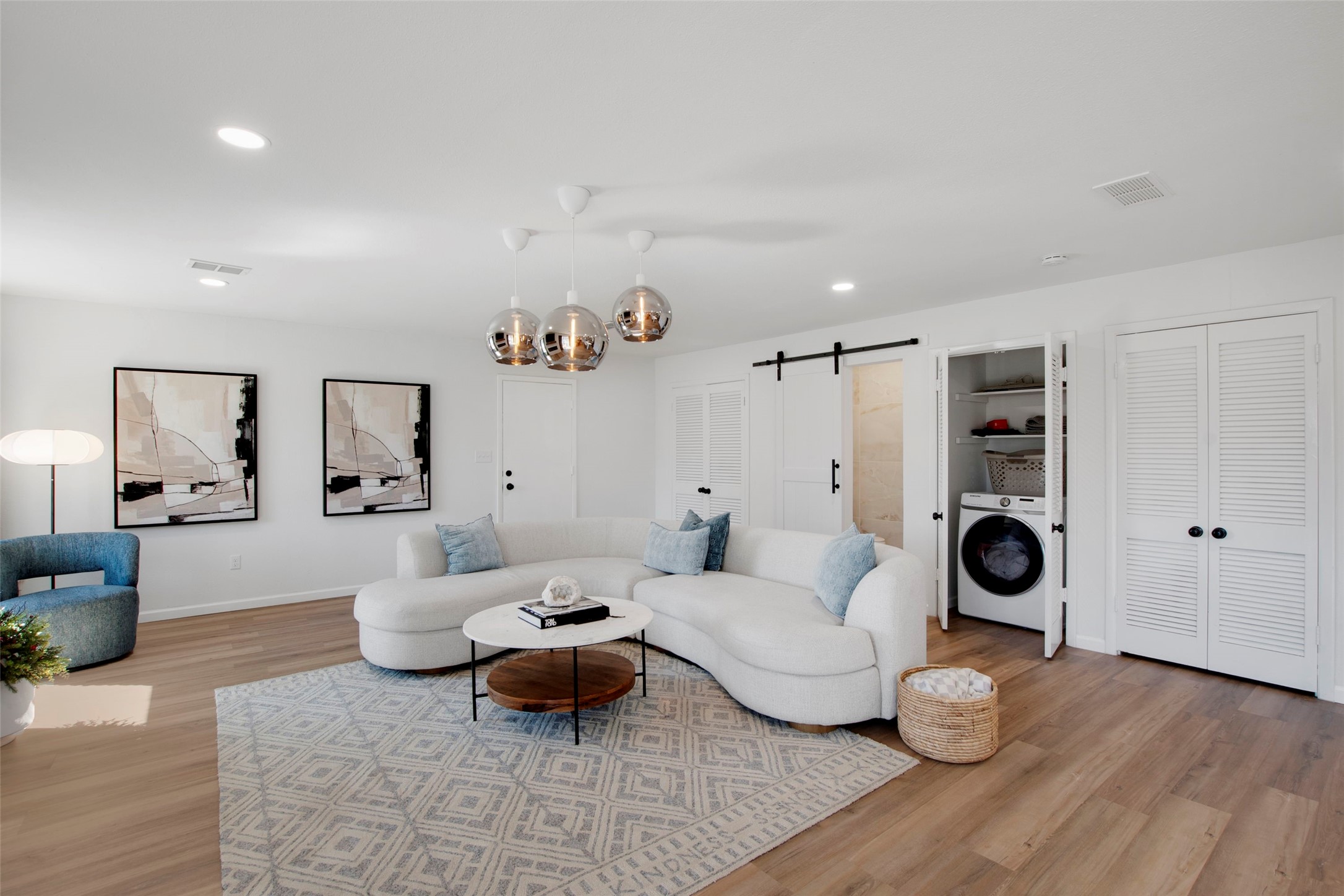 Dalworthington Gardens, Texas, 76016, United States, 3 Bedrooms Bedrooms, ,3 BathroomsBathrooms,Residential,For Sale,1722387