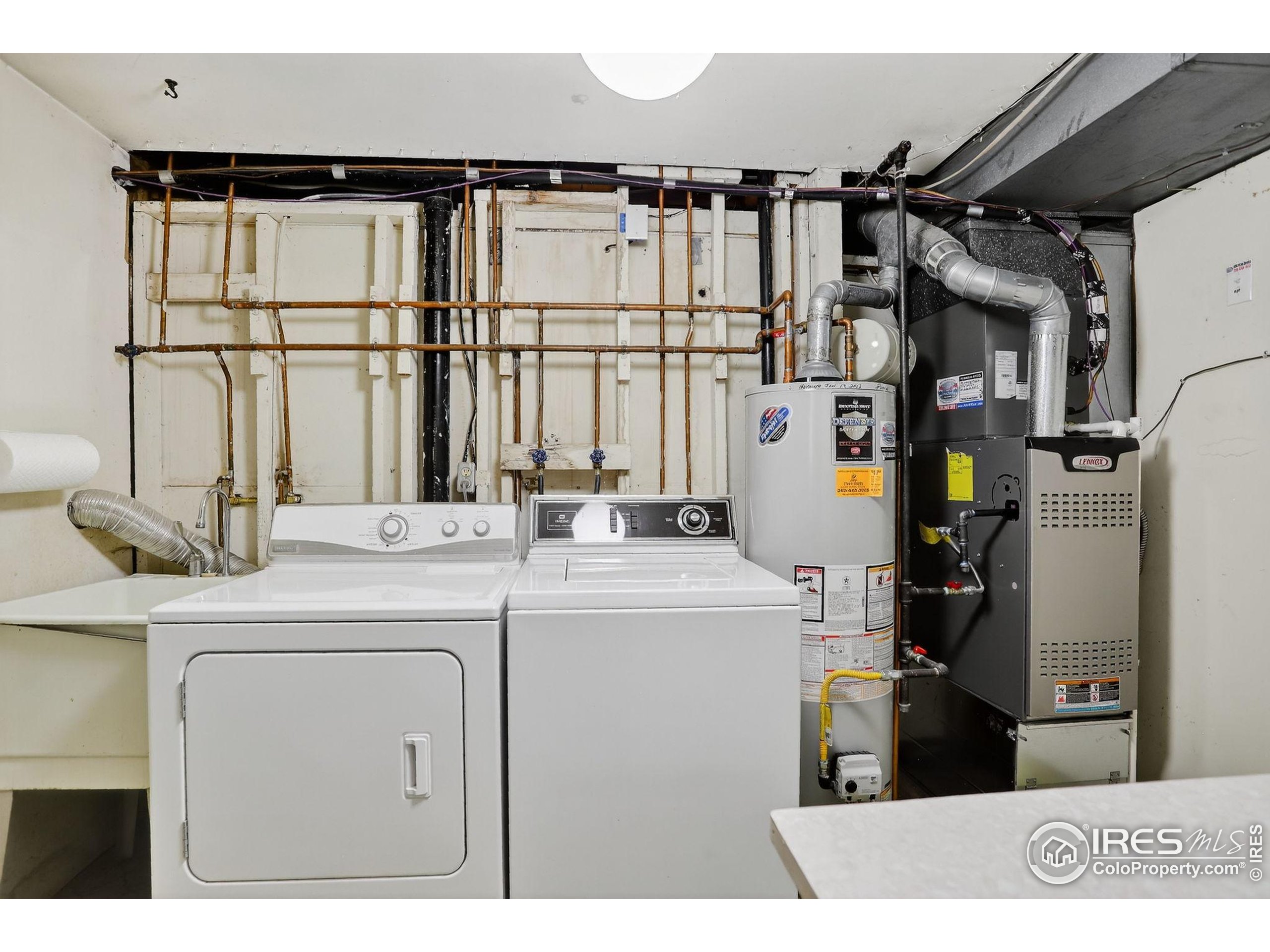 Longmont, Colorado, 80501, United States, 4 Bedrooms Bedrooms, ,2 BathroomsBathrooms,Residential,For Sale,1994687