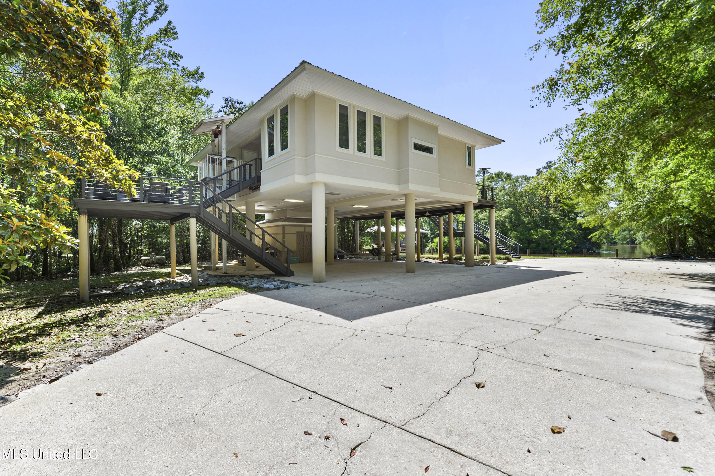 Biloxi, Mississippi, 39532, United States, 2 Bedrooms Bedrooms, ,2 BathroomsBathrooms,Residential,For Sale,1806133