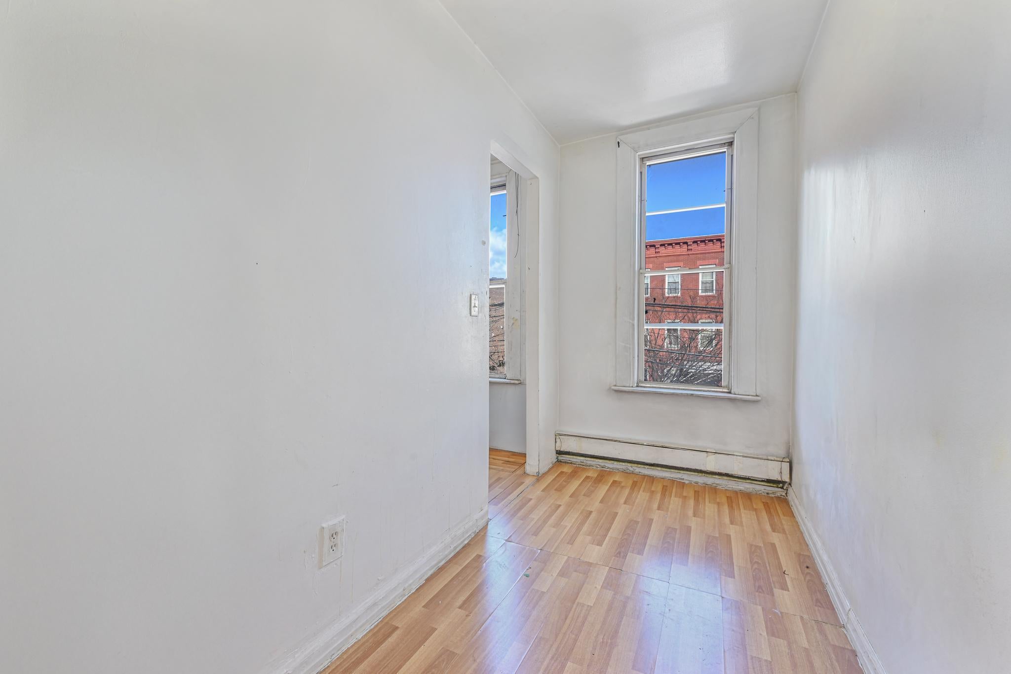 Astoria, New York, 11102, United States, 5 Bedrooms Bedrooms, ,2 BathroomsBathrooms,Residential,For Sale,1895172