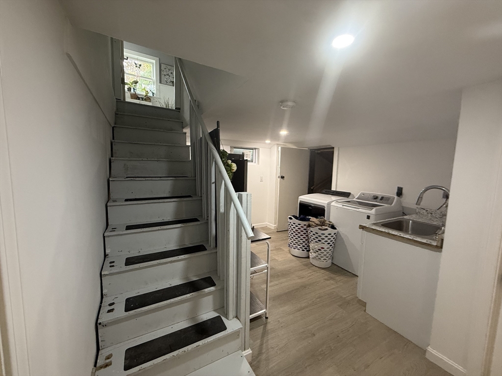 Stoughton, Massachusetts, 02072, United States, 3 Bedrooms Bedrooms, ,1 BathroomBathrooms,Residential,For Sale,1978457