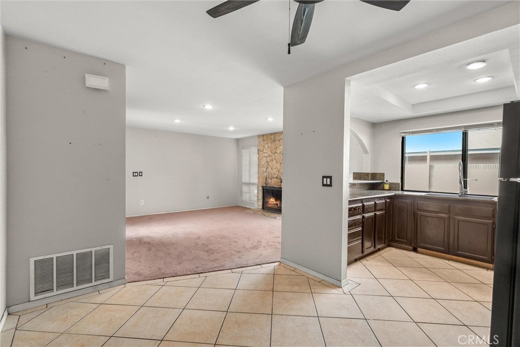 Santa Fe Springs, California, 90670, United States, 2 Bedrooms Bedrooms, ,2 BathroomsBathrooms,Residential,For Sale,1975199