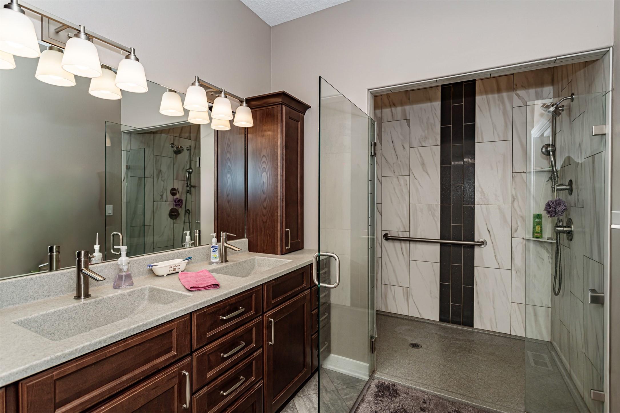 Huxley, Iowa, 50124, United States, 3 Bedrooms Bedrooms, ,4 BathroomsBathrooms,Residential,For Sale,1975507