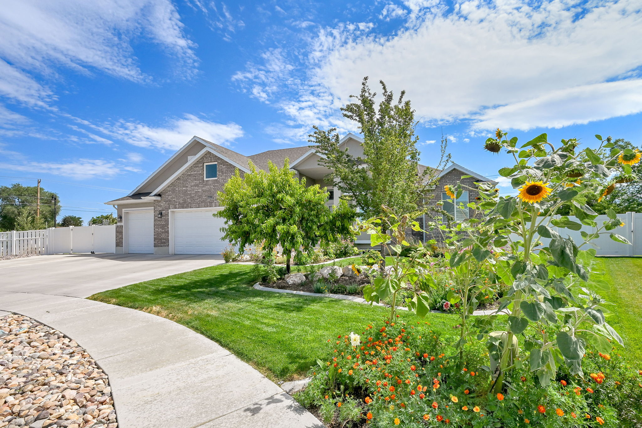 Syracuse, Utah, 84075, United States, 5 Bedrooms Bedrooms, ,3 BathroomsBathrooms,Residential,For Sale,2003414