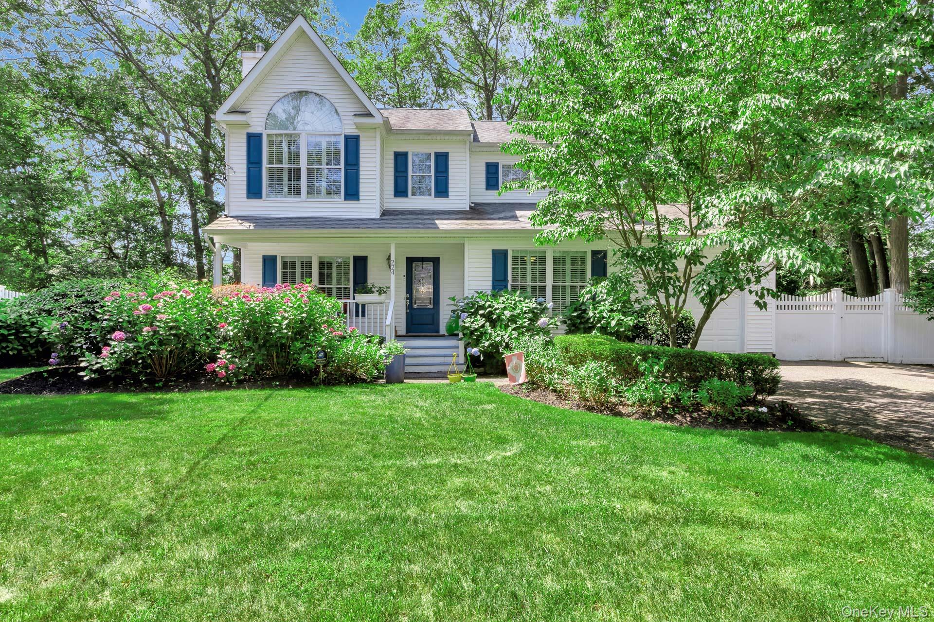 Shirley, New York, 11967, United States, 4 Bedrooms Bedrooms, ,3 BathroomsBathrooms,Residential,For Sale,1992037