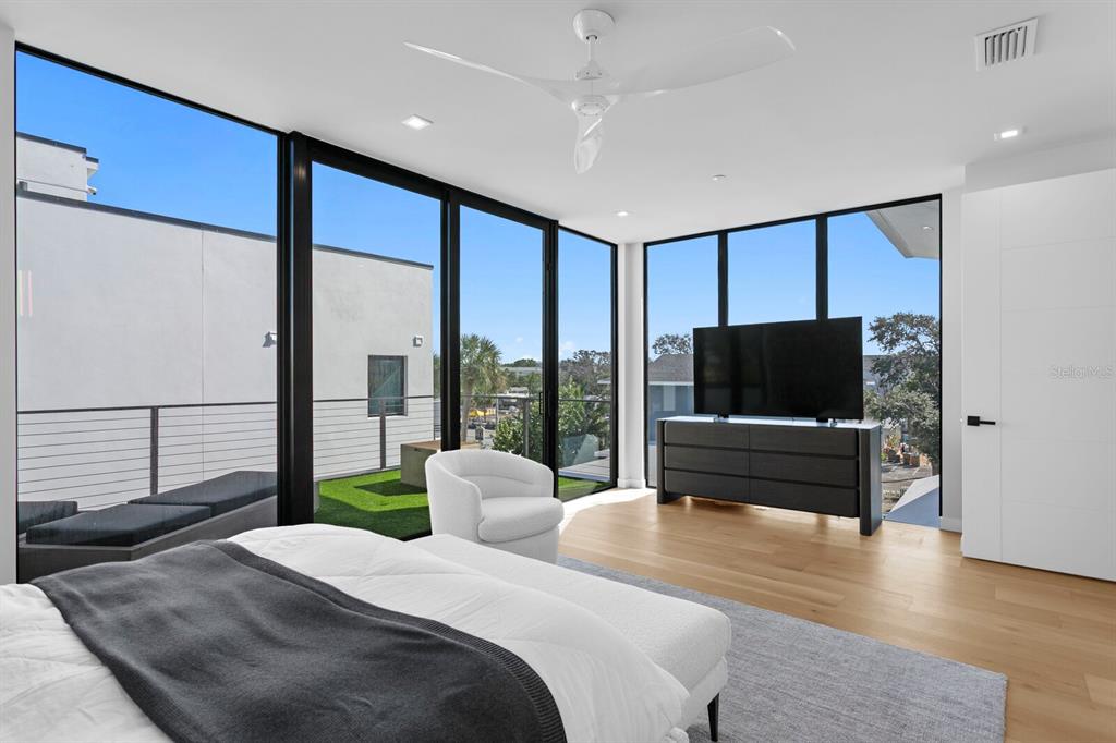 Indian Rocks Beach, Florida, 33785, United States, 8 Bedrooms Bedrooms, ,11 BathroomsBathrooms,Residential,For Sale,1997282