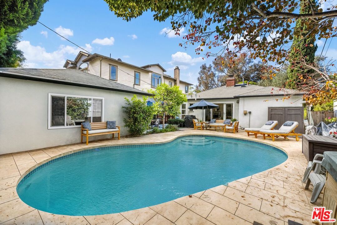 Los Angeles, California, 90034, United States, 4 Bedrooms Bedrooms, ,Residential,For Sale,1991116