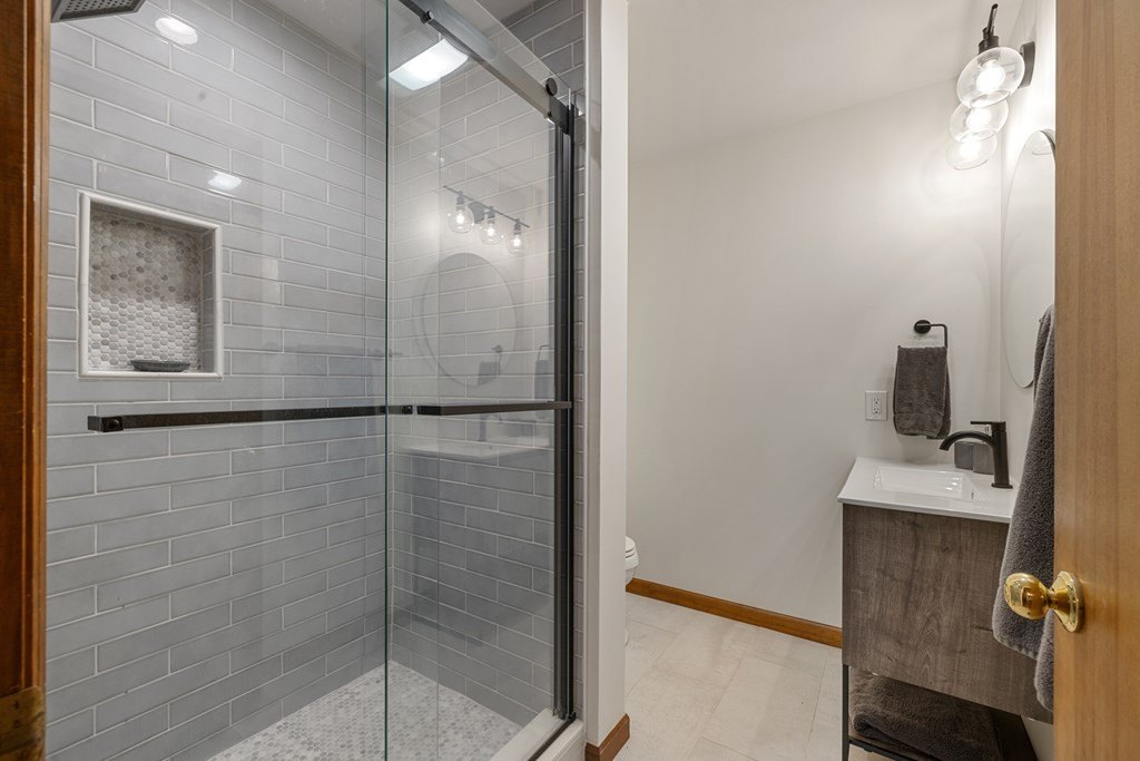 Hayesville, North Carolina, 28904, United States, 4 Bedrooms Bedrooms, ,3 BathroomsBathrooms,Residential,For Sale,1983096