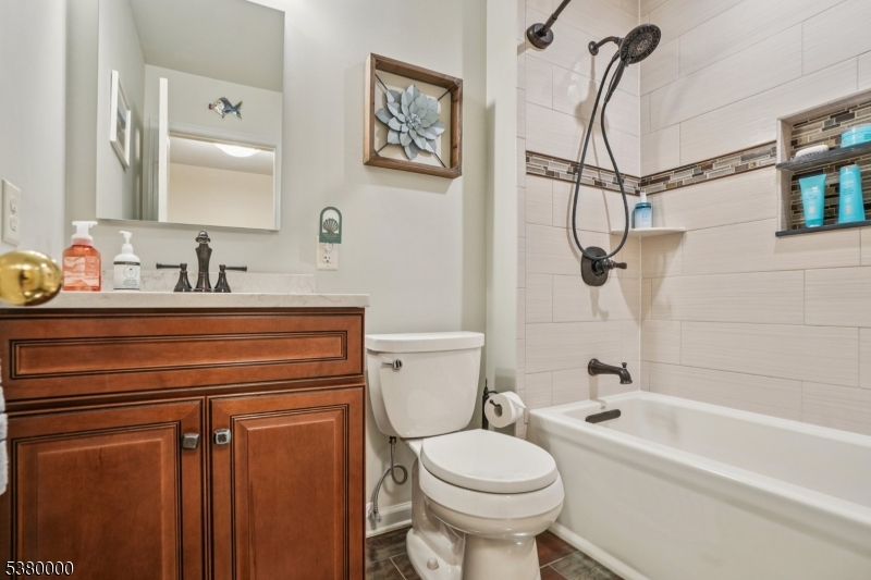 Edison Twp., New Jersey, 08820, United States, 2 Bedrooms Bedrooms, ,2 BathroomsBathrooms,Residential,For Sale,1926021