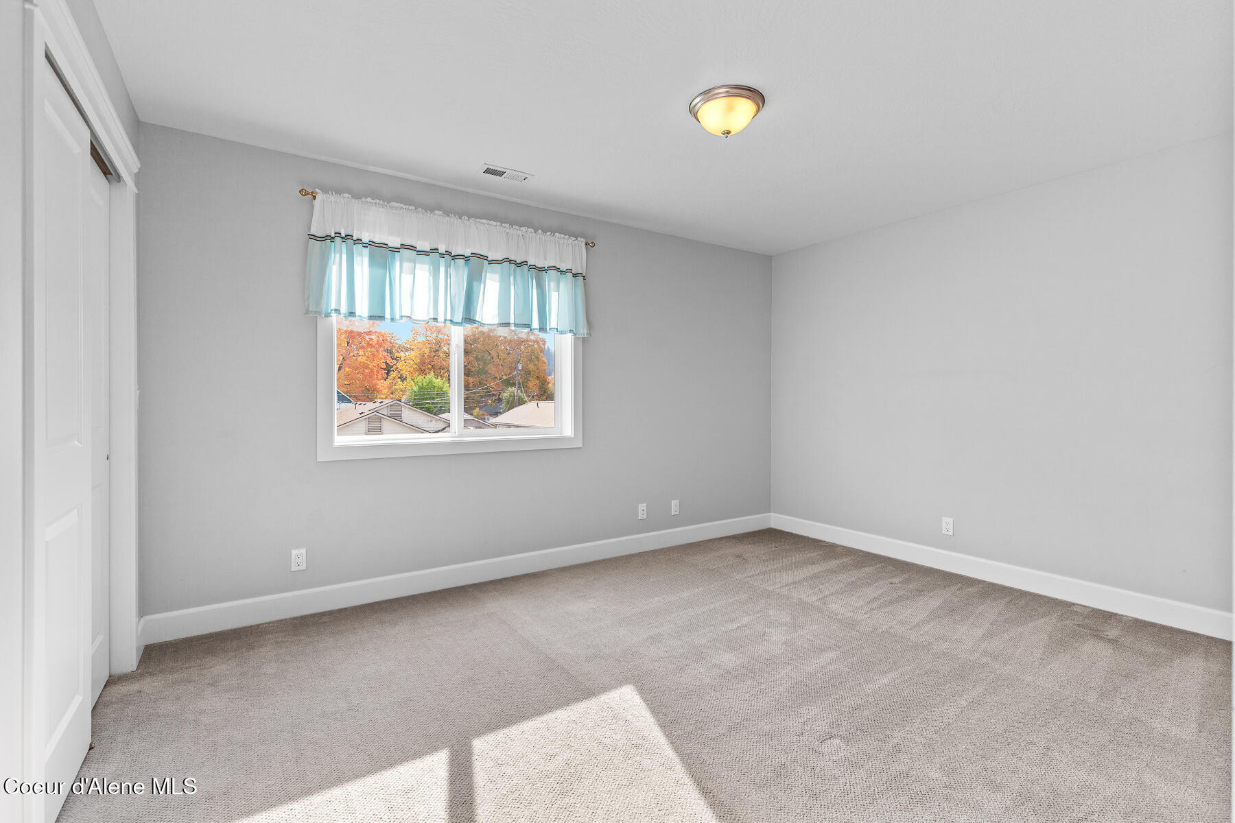 Coeur d'Alene, Idaho, 83814, United States, 3 Bedrooms Bedrooms, ,4 BathroomsBathrooms,Residential,For Sale,1976141