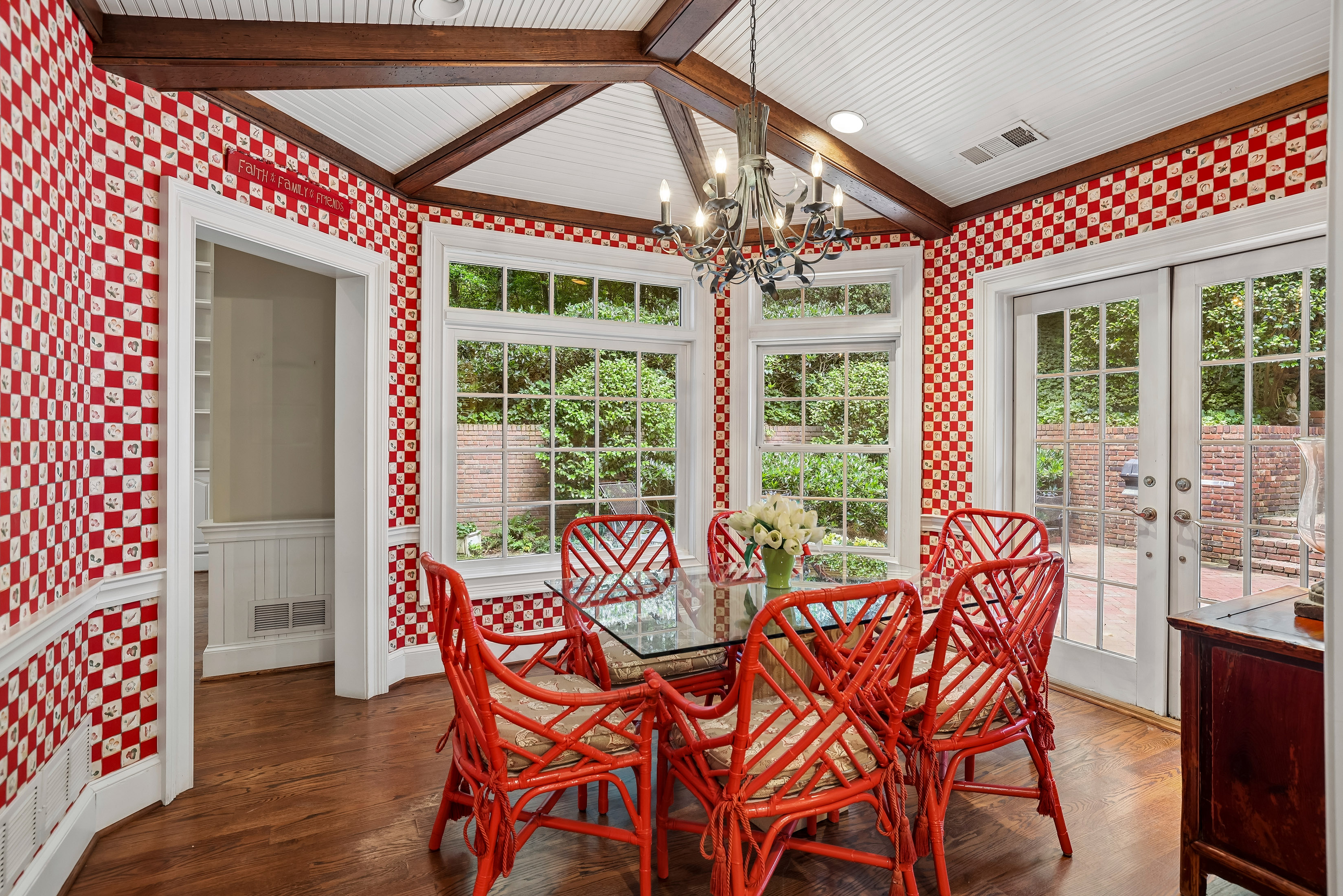  Timeless Dutch Colonial in Coveted Haynes Manor - 物件實景