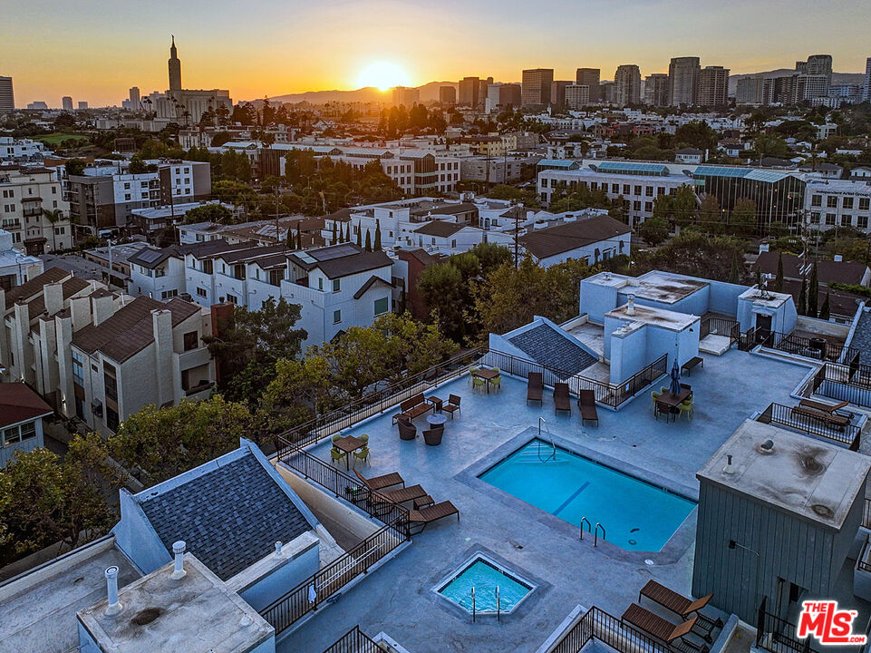 Los Angeles, California, 90025, United States, 3 Bedrooms Bedrooms, ,3 BathroomsBathrooms,Residential,For Sale,1947986