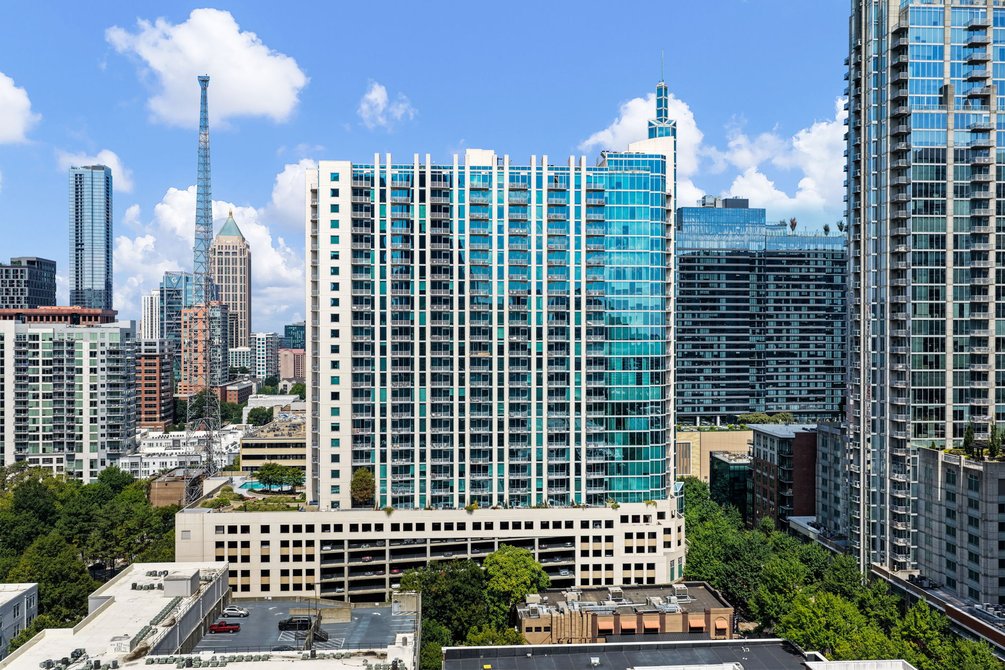  Spacious Two Bedroom Residence with Unobstructed Skyline Views - 物件實景