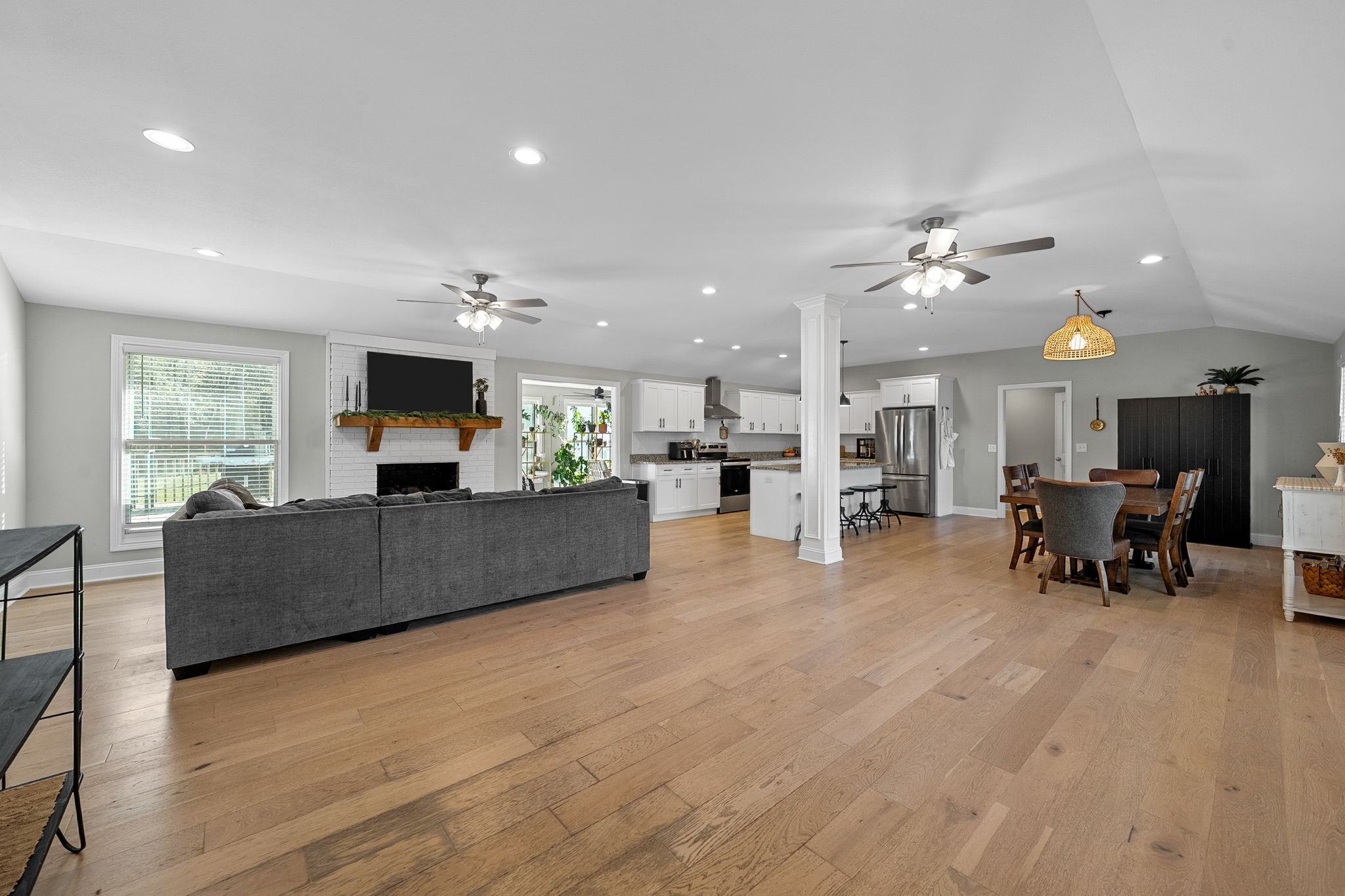 Clarksville, Tennessee, 37040, United States, 4 Bedrooms Bedrooms, ,3 BathroomsBathrooms,Residential,For Sale,1988852