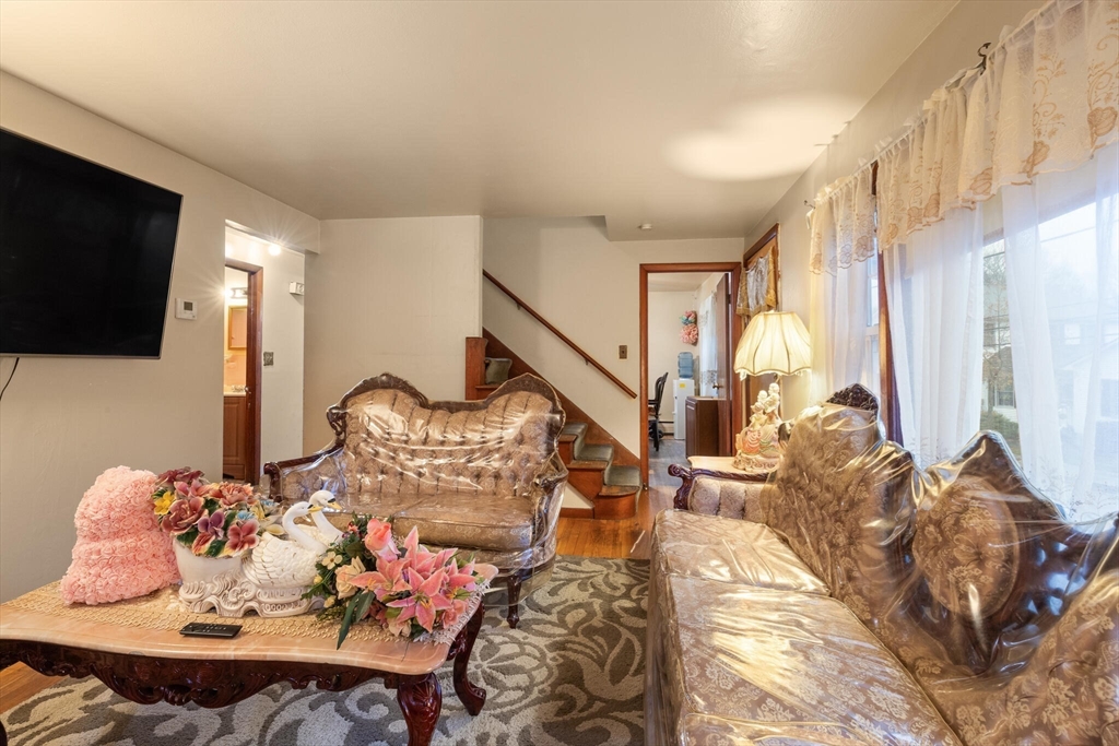 Boston, Massachusetts, 02136, United States, 3 Bedrooms Bedrooms, ,3 BathroomsBathrooms,Residential,For Sale,2002210