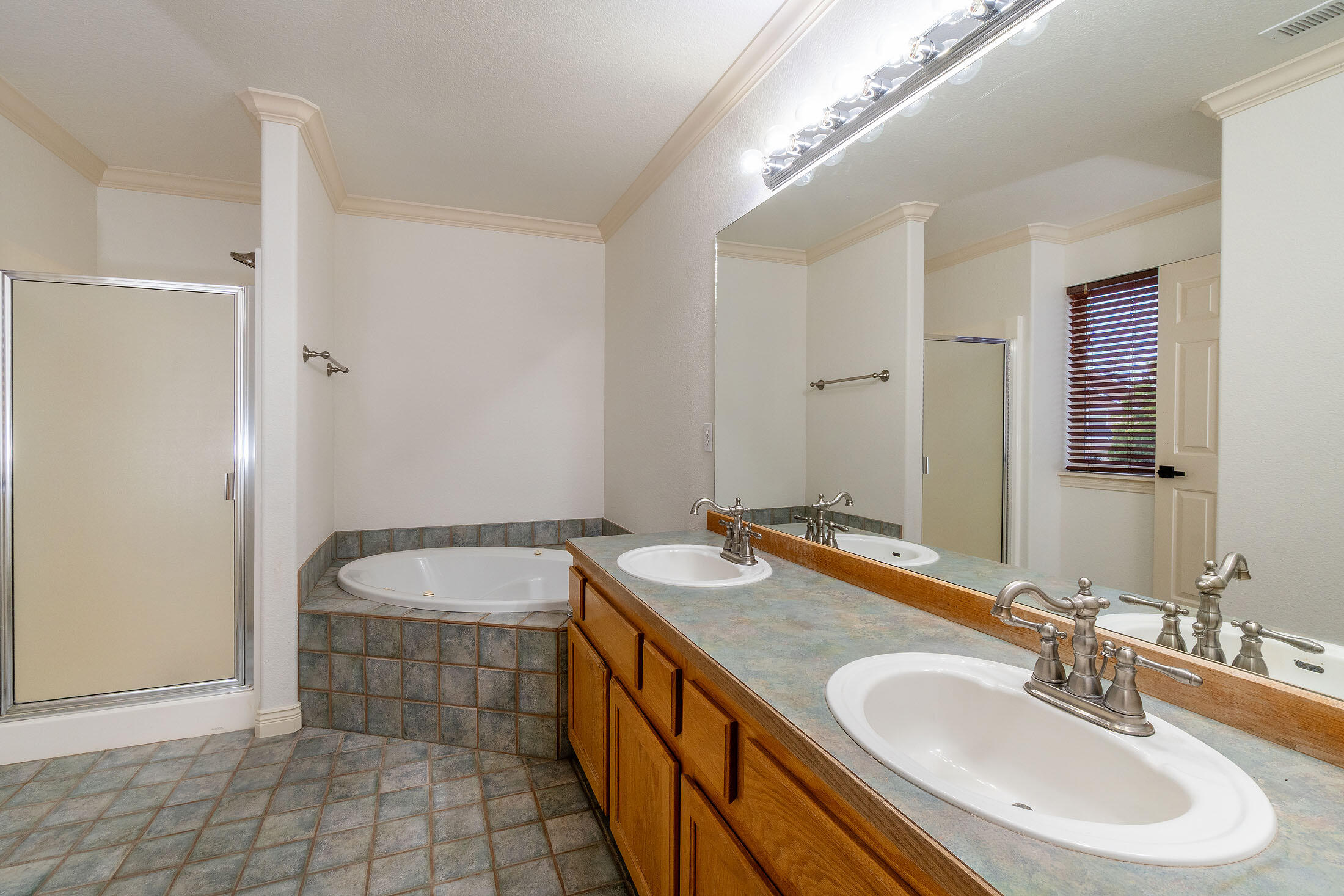 Redmond, Oregon, 97756, United States, 3 Bedrooms Bedrooms, ,3 BathroomsBathrooms,Residential,For Sale,1989039