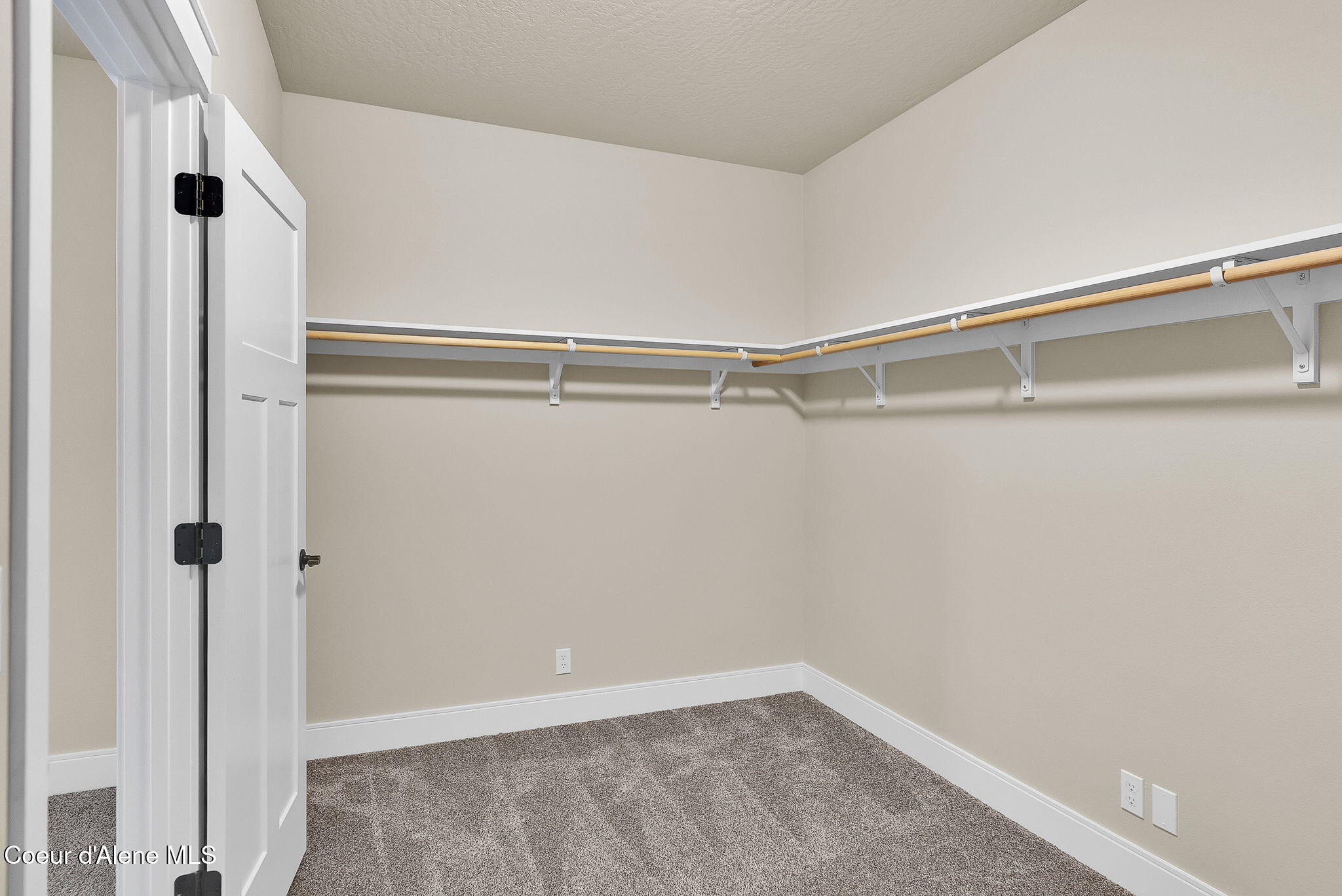 Rathdrum, Idaho, 83858, United States, 6 Bedrooms Bedrooms, ,1 BathroomBathrooms,Residential,For Sale,1989161