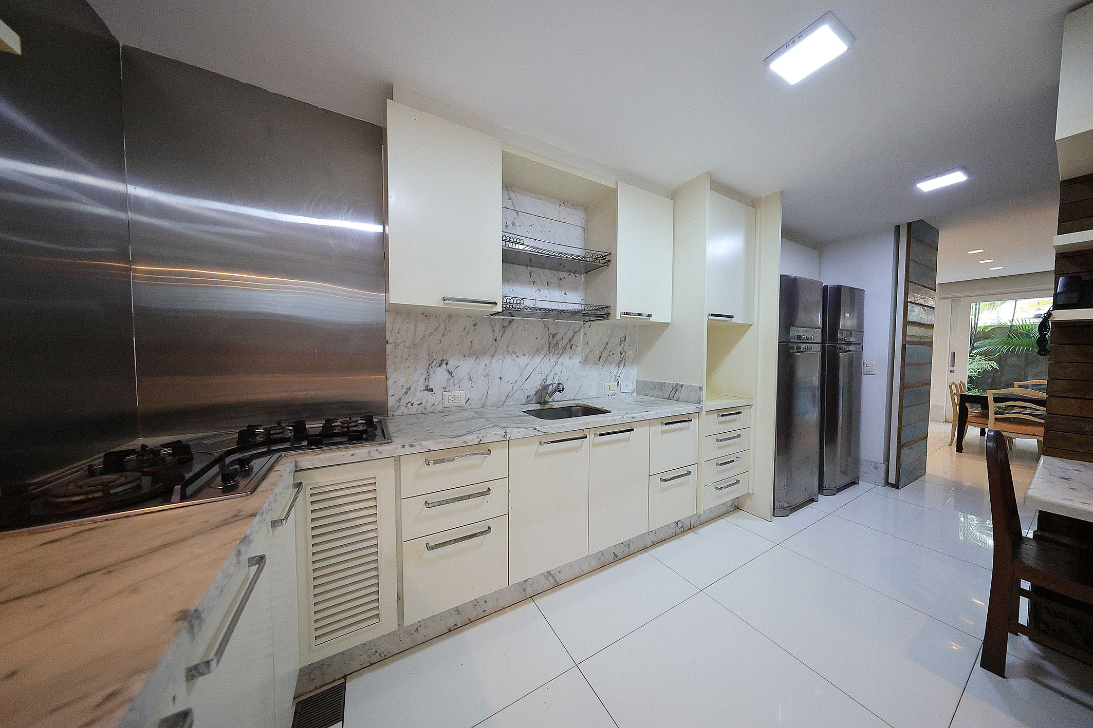  Residence near the beach on a gated street with 24-hour security - 物件實景