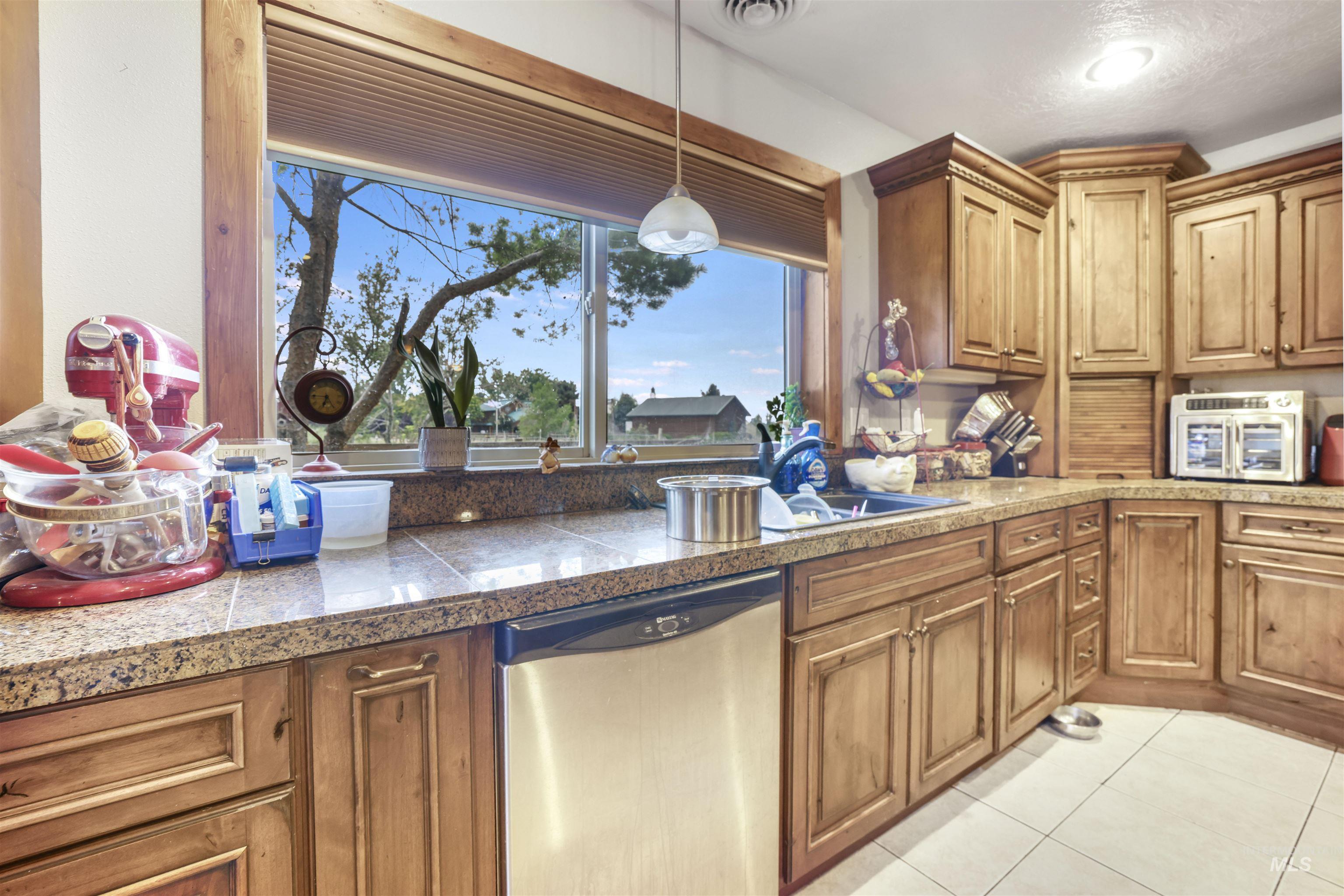 Twin Falls, Idaho, 83301, United States, 3 Bedrooms Bedrooms, ,2 BathroomsBathrooms,Residential,For Sale,1932611