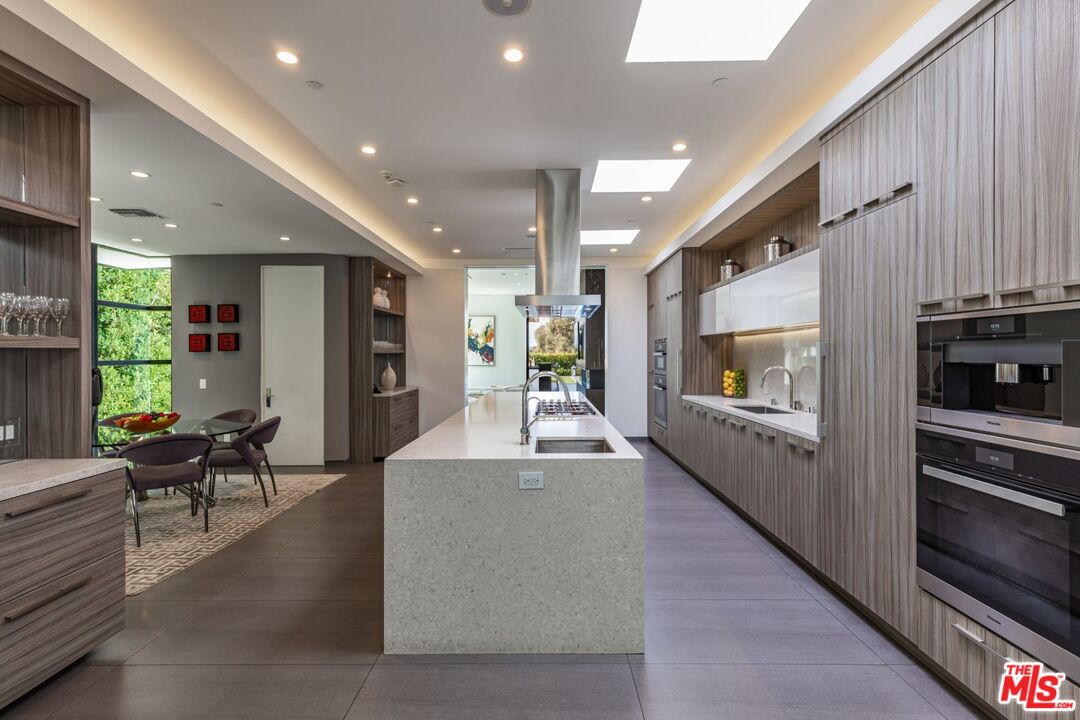 Beverly Hills, California, 90210, United States, 5 Bedrooms Bedrooms, ,9 BathroomsBathrooms,Residential,For Sale,1906570