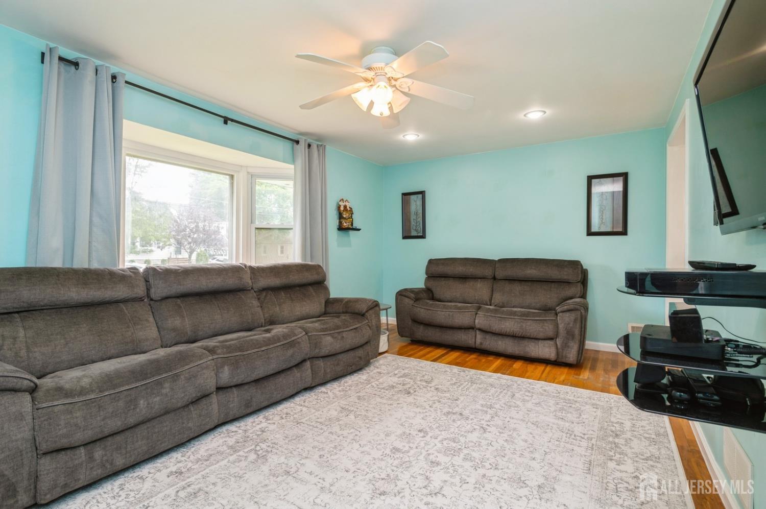 Spotswood, New Jersey, 08884, United States, 3 Bedrooms Bedrooms, ,2 BathroomsBathrooms,Residential,For Sale,1856580