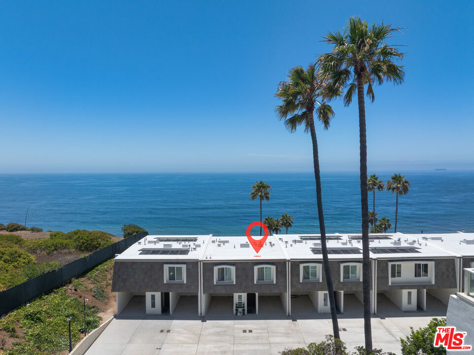 Malibu, California, 90265, United States, 2 Bedrooms Bedrooms, ,2 BathroomsBathrooms,Residential,For Sale,1896546