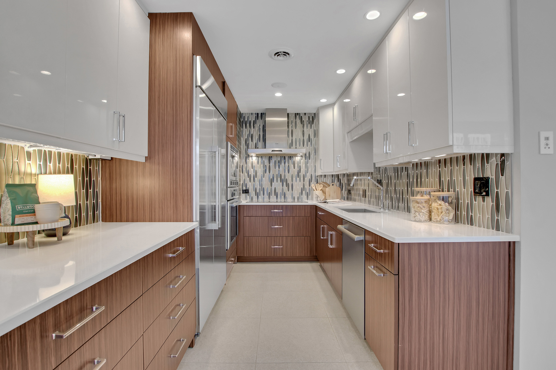  Fully Renovated Two-story Condo in the Iconic Colony House at Colony Square - 物件實景