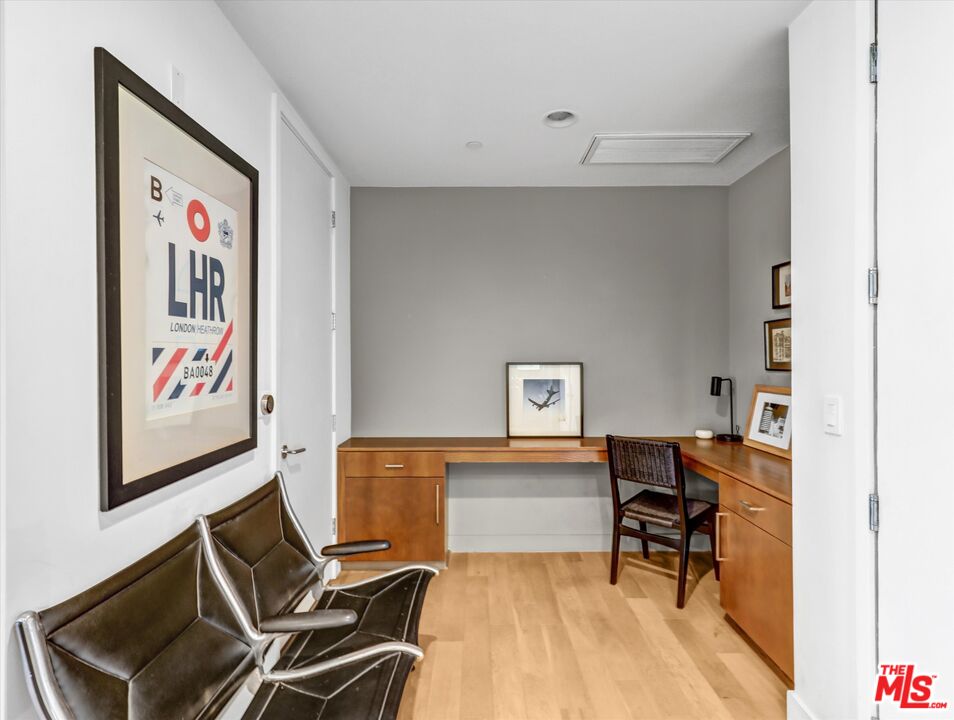 Los Angeles, California, 90028, United States, 1 Bedroom Bedrooms, ,1 BathroomBathrooms,Residential,For Sale,1997109