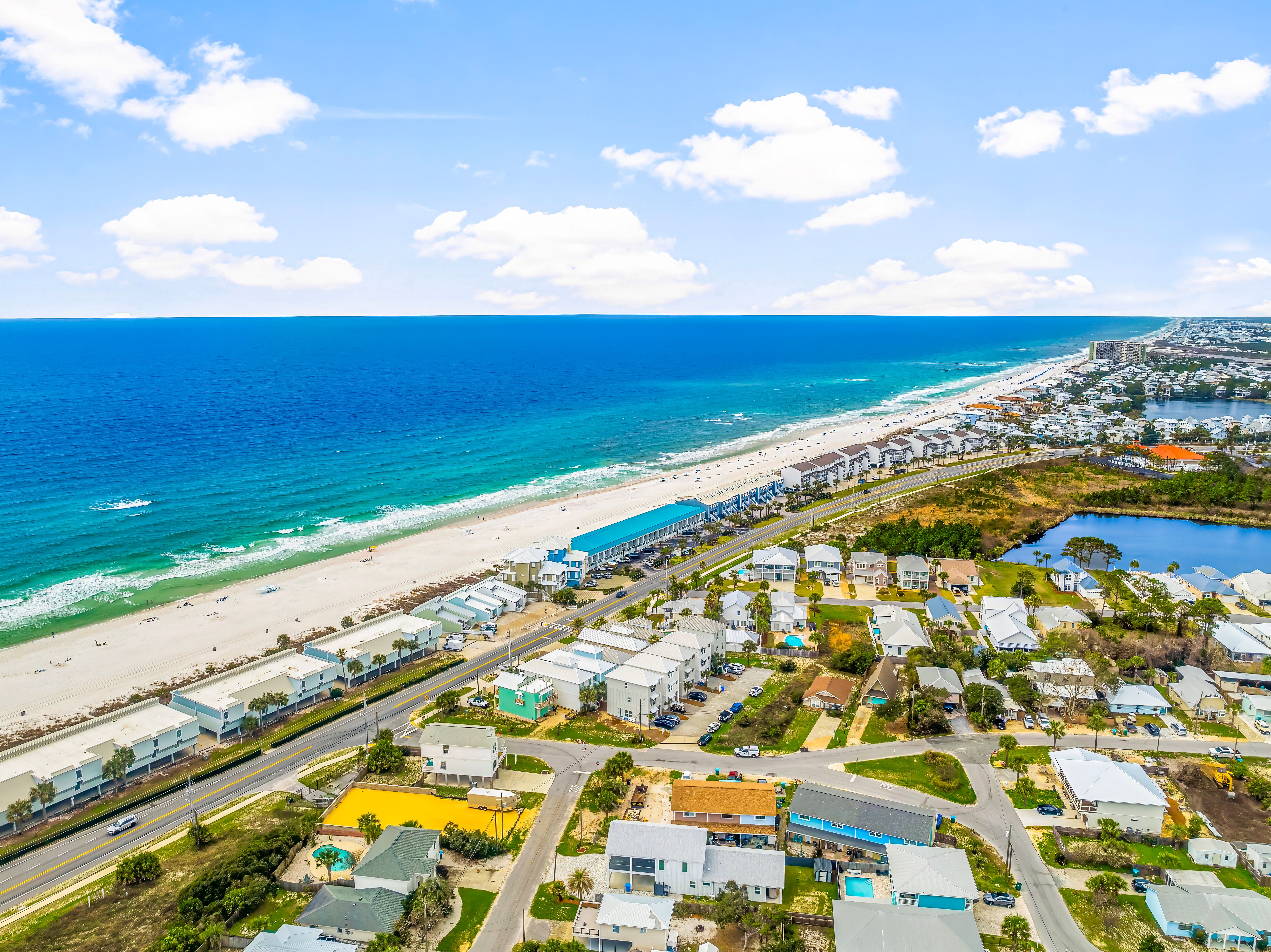  Investment-Friendly Beach House Offered Fully Furnished in Panama City Beach - 物件實景