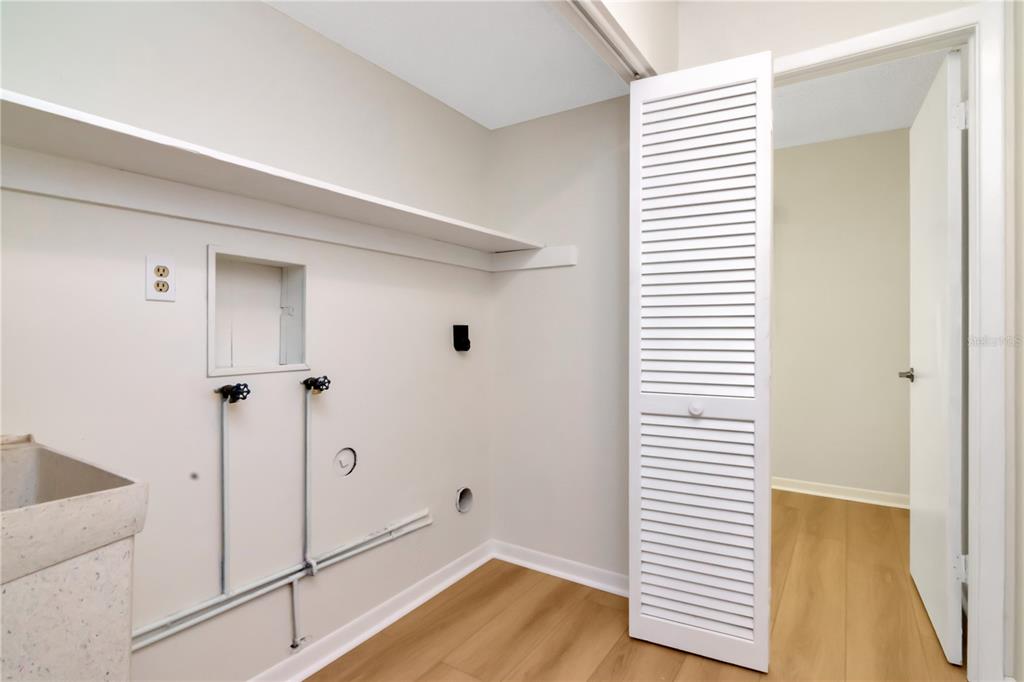 Seminole, Florida, 33776, United States, 5 Bedrooms Bedrooms, ,3 BathroomsBathrooms,Residential,For Sale,1913613
