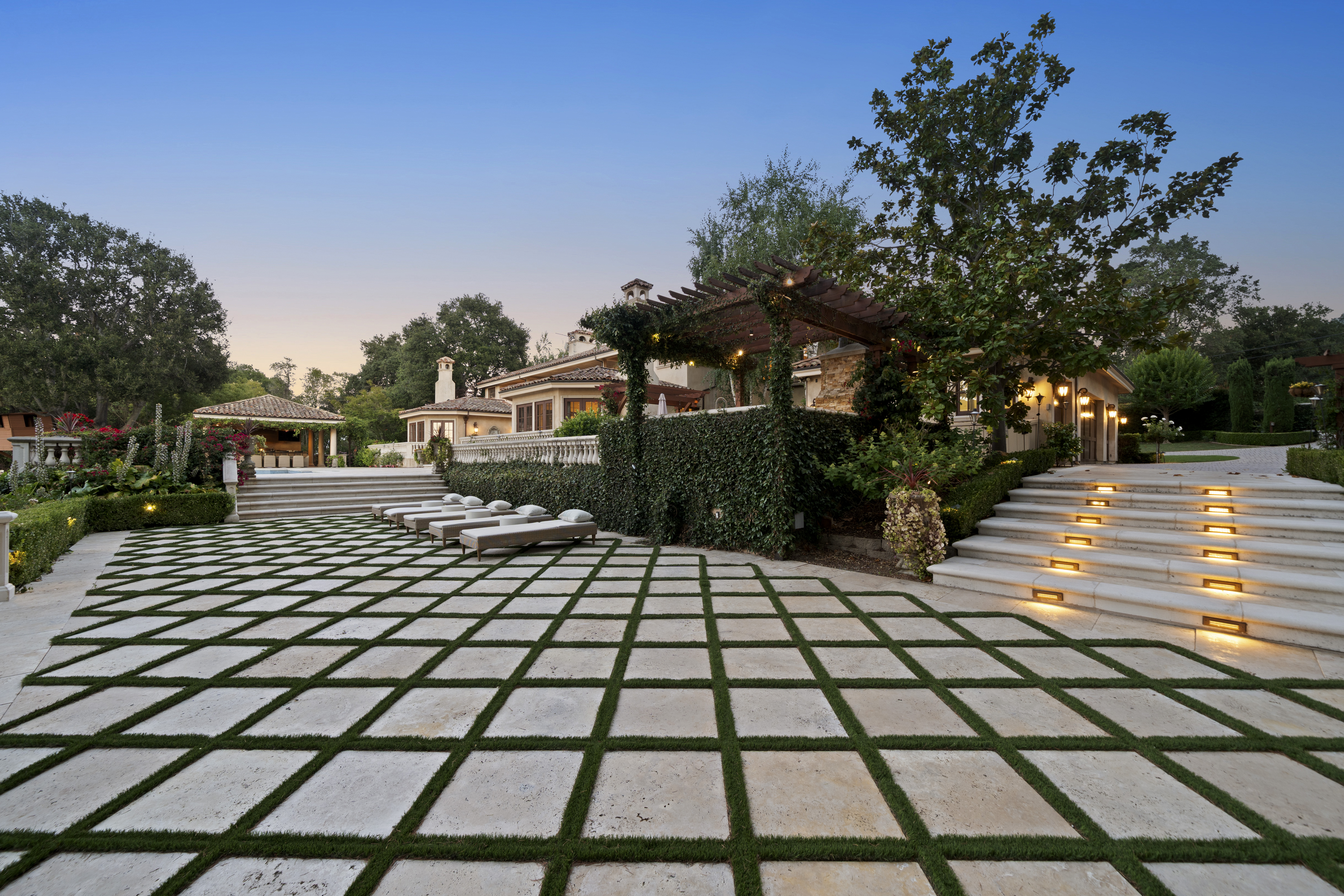  An Entertainer’s Estate with Exceptional Bay Views - 物件實景