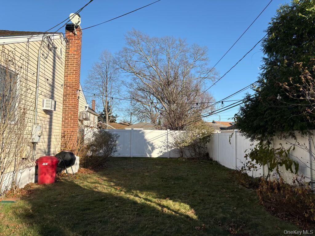 Seaford, New York, 11783, United States, 3 Bedrooms Bedrooms, ,2 BathroomsBathrooms,Residential,For Sale,2014002