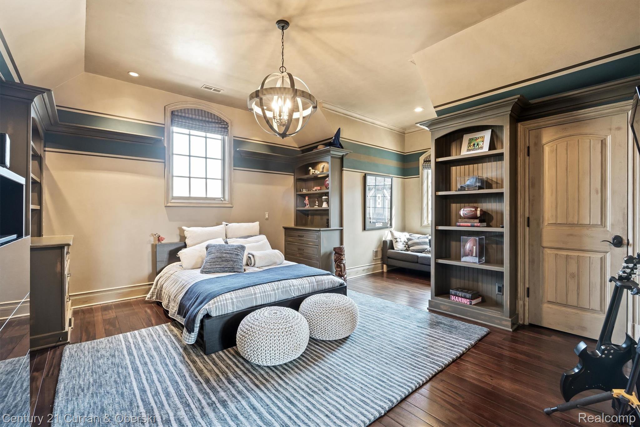 Northville, Michigan, 48168, United States, 4 Bedrooms Bedrooms, ,7 BathroomsBathrooms,Residential,For Sale,2038864