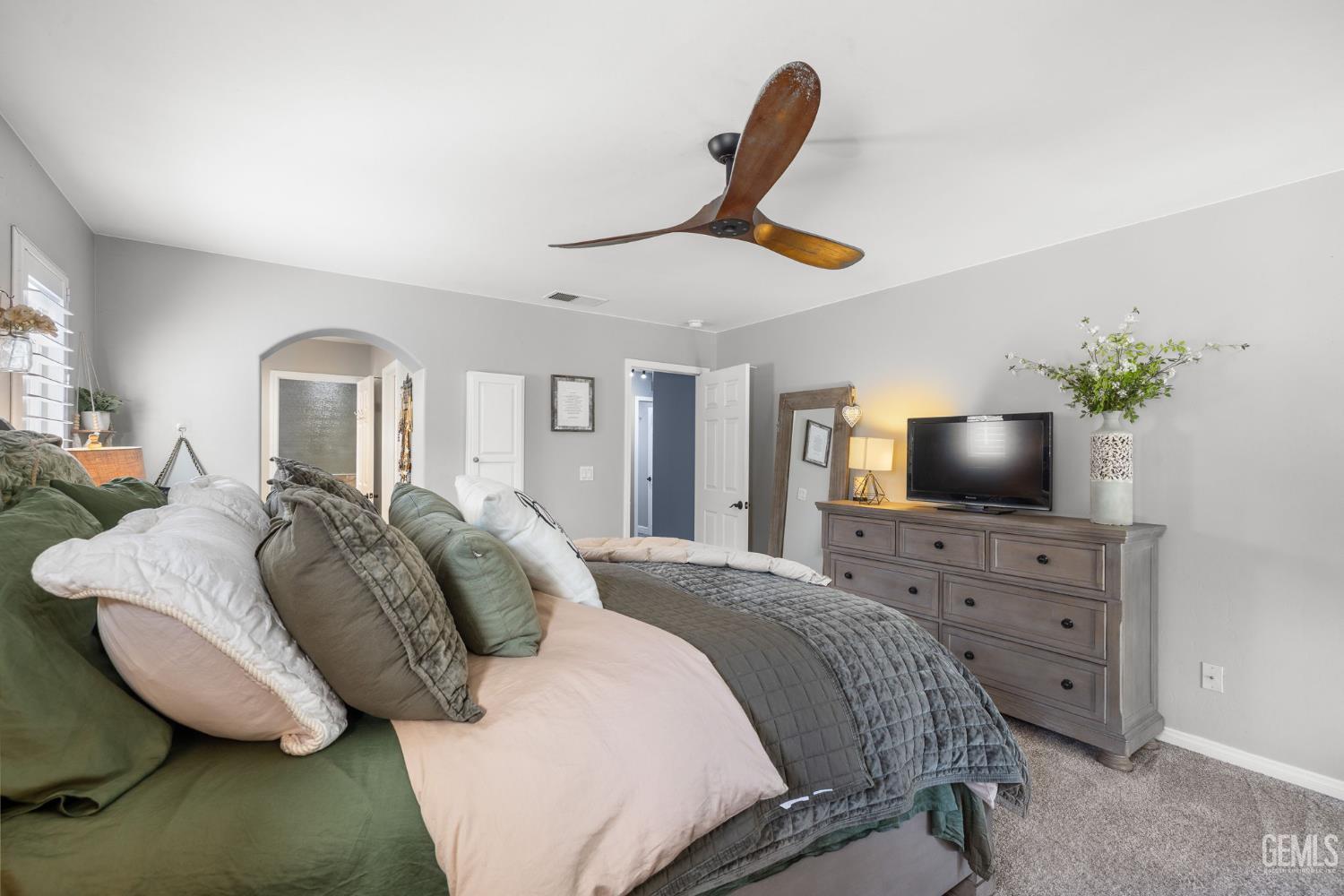 Bakersfield, California, 93312, United States, 4 Bedrooms Bedrooms, ,2 BathroomsBathrooms,Residential,For Sale,1970807